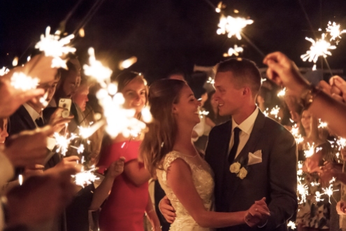 sparkler wedding exit, nighttime, bride and groom, sparler photography, sparklers